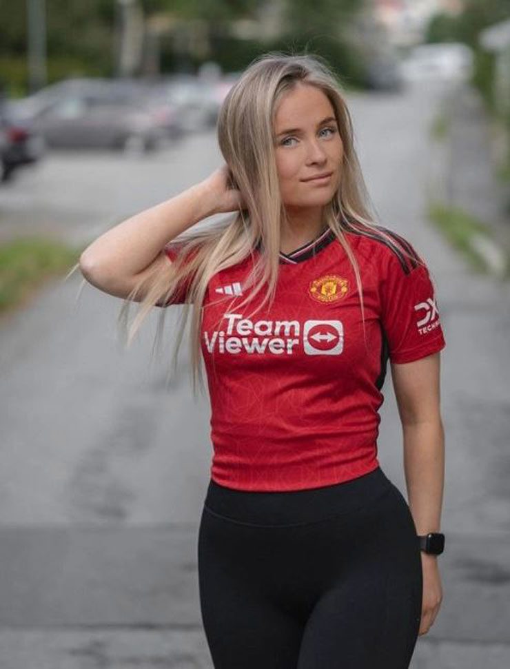 Tin mới nhất bóng đá tối 9/7: Mỹ nhân fan MU khoe ảnh nóng tri ân De Gea - 2
