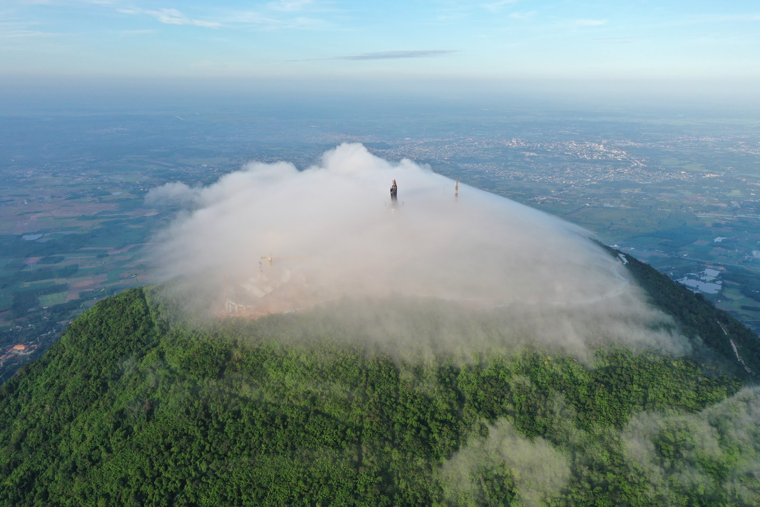 Săn mây đĩa bay tại núi Bà Đen, Tây Ninh đang hot, và đây là bí kíp - 1