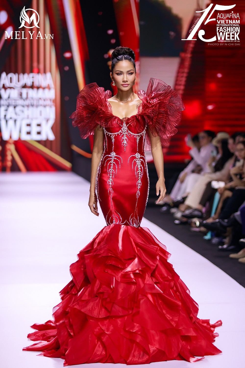 Bộ sưu tập "D'Fleur" của MELYA gây sốt với 35 thiết kế dự tiệc đẳng cấp - 7