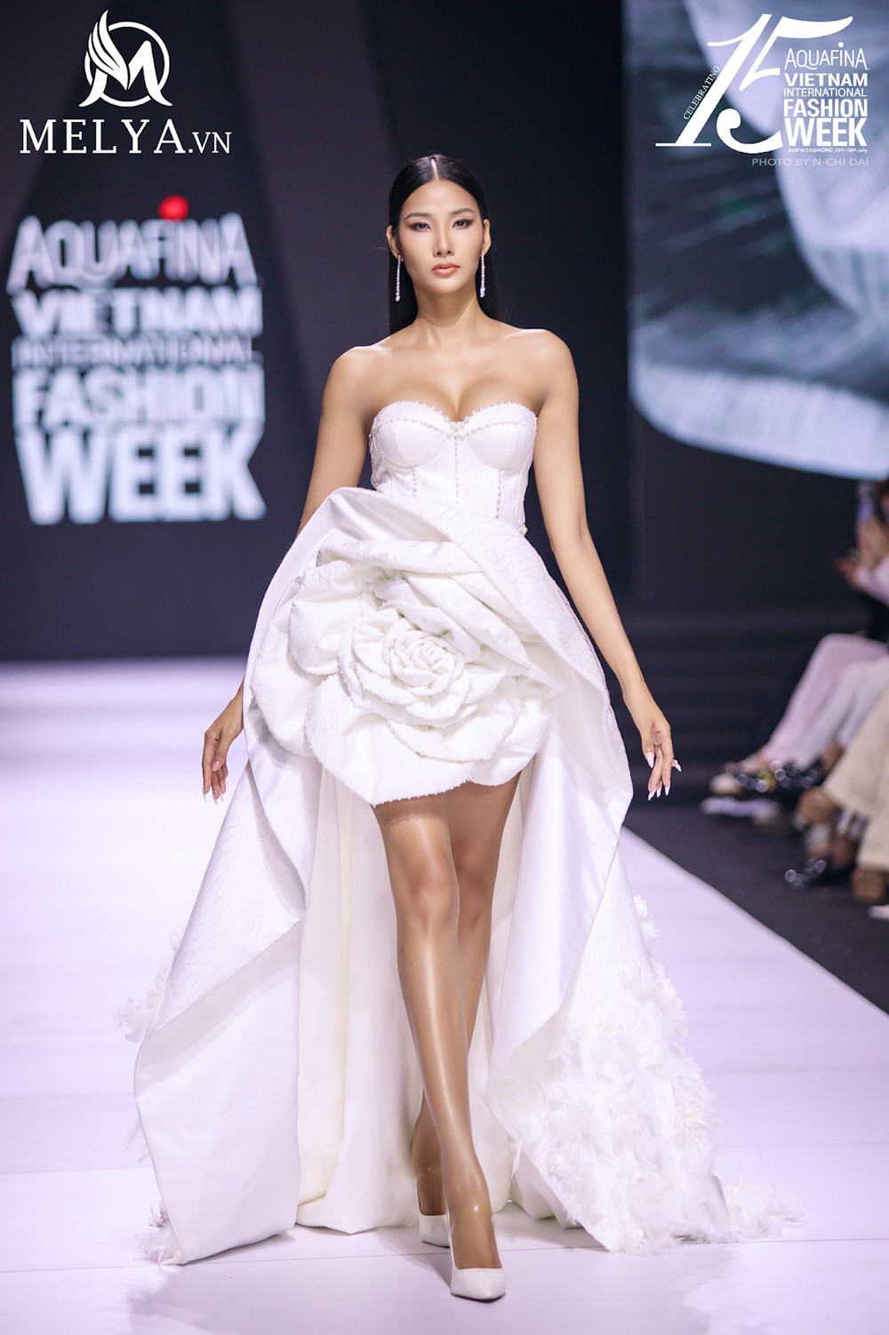 Bộ sưu tập "D'Fleur" của MELYA gây sốt với 35 thiết kế dự tiệc đẳng cấp - 1