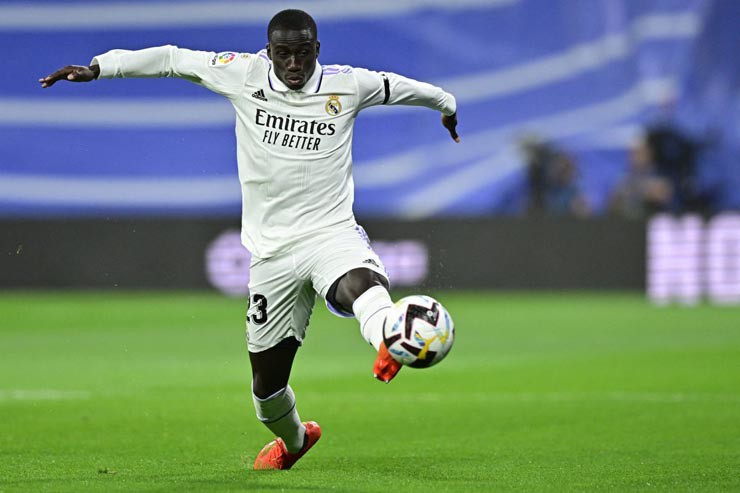 Tin mới nhất bóng đá tối 31/7: Mendy trở thành &#34;vua chấn thương&#34; của Real - 1