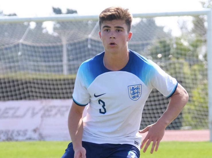 Chuyển nhượng MU 3/8: Thủ môn thứ hai ra đi, hoàn tất kiểm tra y tế với hậu vệ người Anh - 2