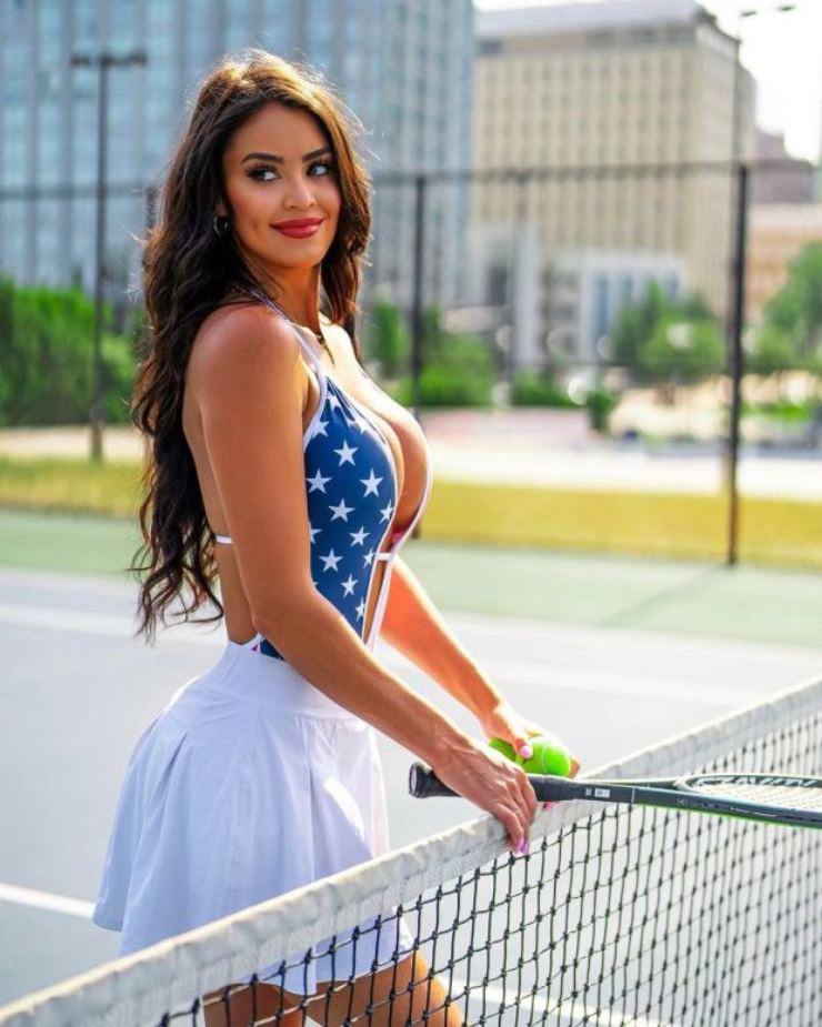 Mỹ nhân sới vật Mandy Rose lại làm fan xuýt xoa, ngôi sao đua xe hứa tặng &#34;quà độc&#34; - 4