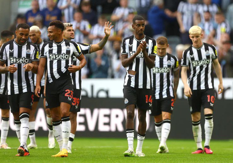 Rực lửa Ngoại hạng Anh vòng 1: Thành Manchester toàn thắng, ấn tượng Newcastle - 1