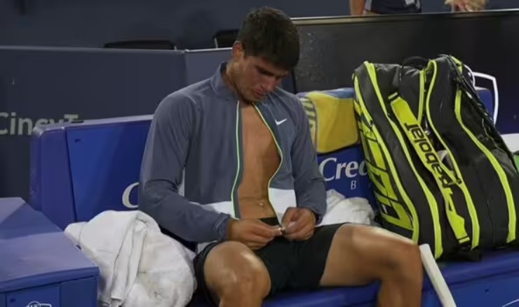 Alcaraz rơi nước mắt vì trận thua, được Djokovic so sánh với Nadal - 1