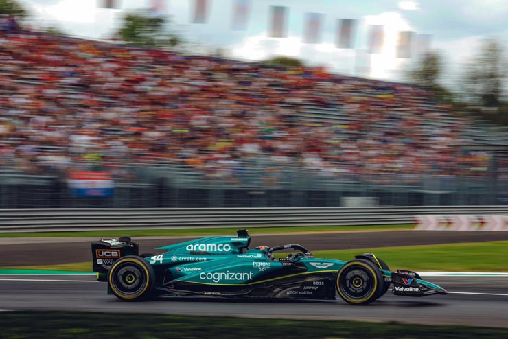 Đua xe F1, Italian GP: Ferrari bay cao với “bộ áo” đặc biệt, Red Bull gặp tai nạn - 1