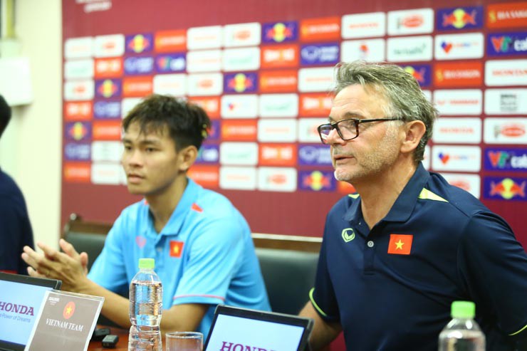 Họp báo U23 Việt Nam - U23 Yemen: HLV Troussier hài lòng, hướng về Olympic - 3