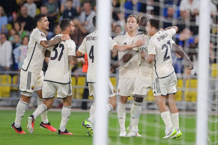 Lukaku ghi bàn lập kỷ lục, đội Mourinho thắng kịch tính trận ra quân Europa League - 7