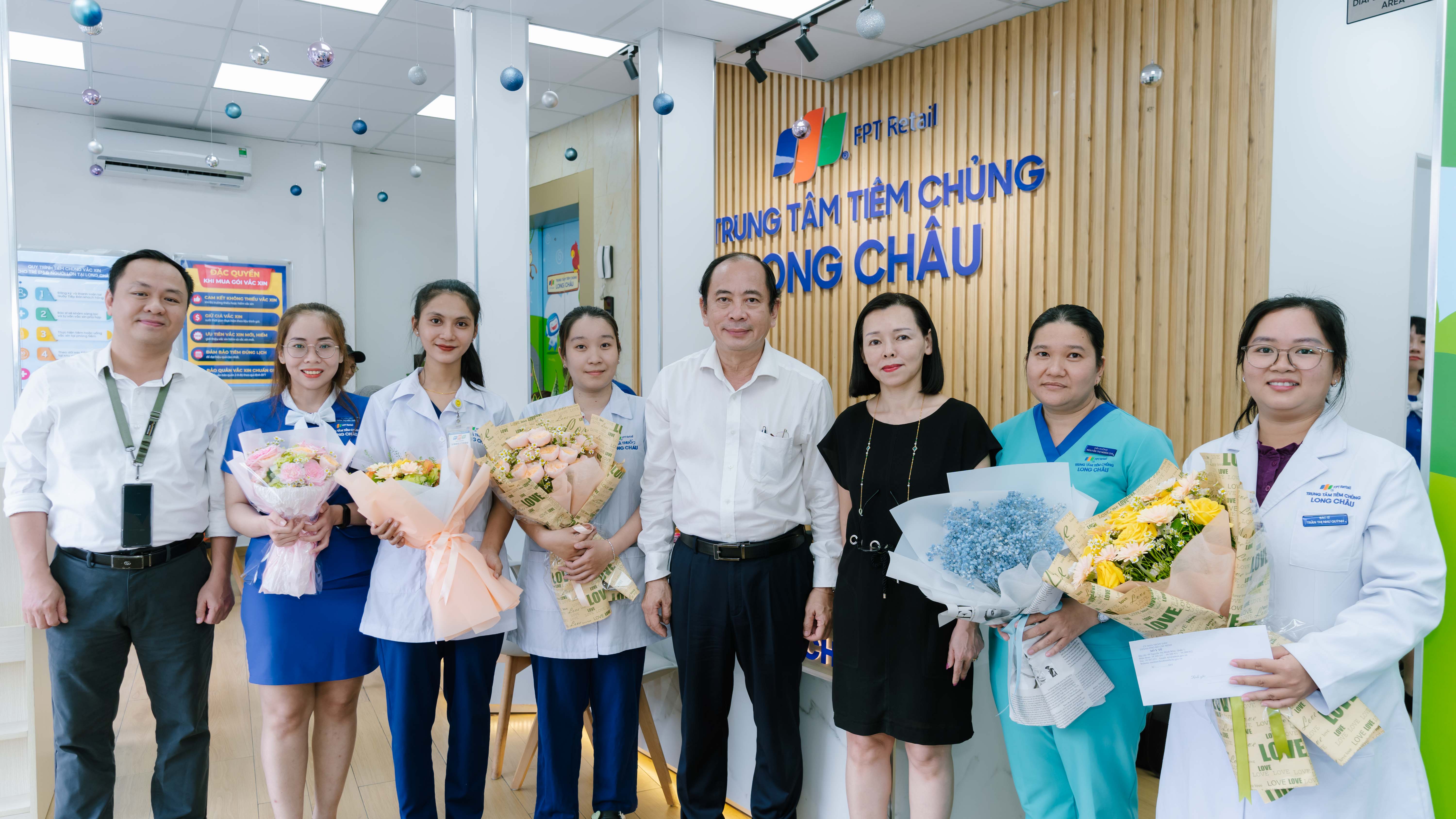 Một nữ bác sĩ đã cấp cứu thành công cho một phụ nữ bị sốc phản vệ ngay tại nhà thuốc trên đường 3 tháng 2, Quận 10 - 2