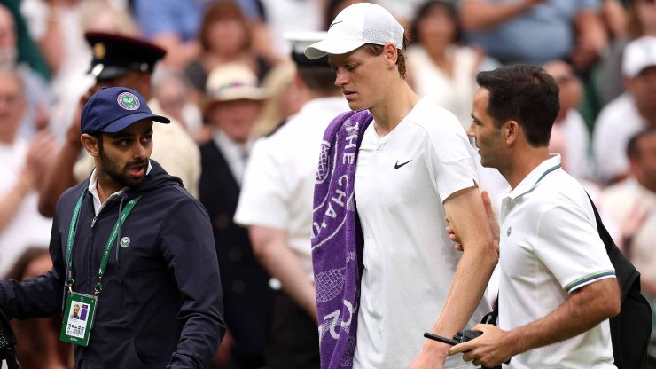 Sinner lý giải thua vì ốm, Medvedev thừa cơ tấn công để vào bán kết Wimbledon - 1