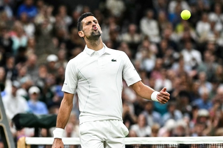 Djokovic "ngồi mát" vào bán kết Wimbledon: Trong may mắn vẫn tiềm ẩn rủi ro - 1