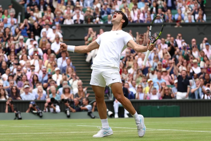 Alcaraz "biết cách" hạ Djokovic, sáng cửa vô địch chung kết Wimbledon - 1
