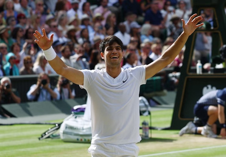 Alcaraz bảo vệ thành công danh hiệu Wimbledon: Vượt "BIG 3" ở tuổi 21 - 1