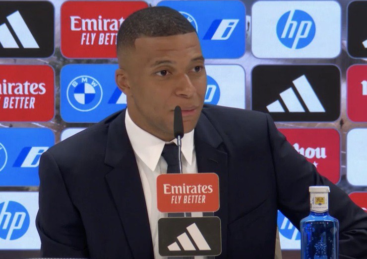 Họp báo Mbappe ra mắt Real Madrid: Siêu sao tiết lộ lời khuyên của Ronaldo - 1