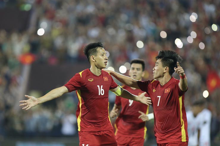 ĐT Việt Nam thăng tiến bảng xếp hạng FIFA, "Vua châu Âu" Tây Ban Nha thứ mấy? - 1