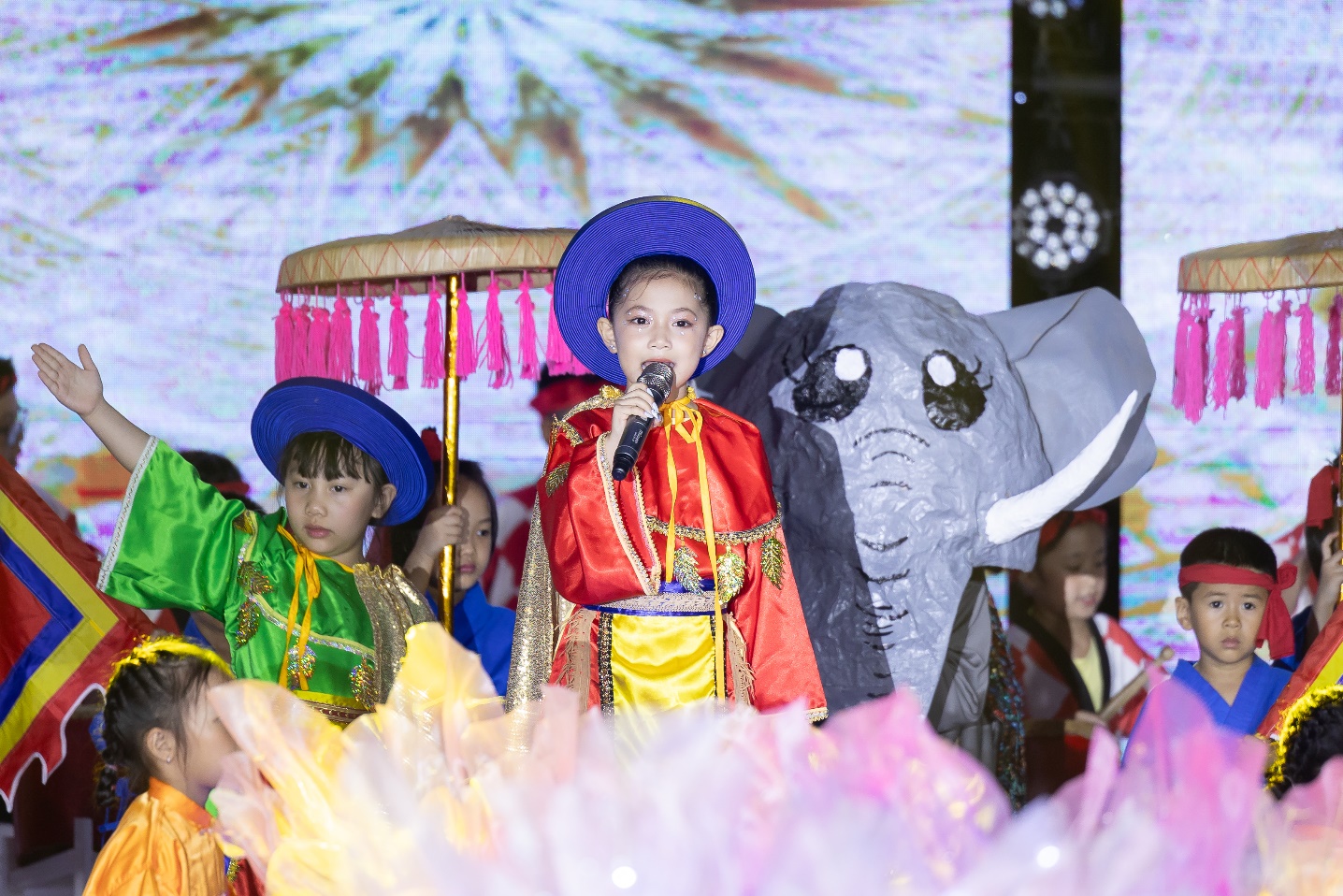 Mẫu nhí Mia Nguyễn Minh Anh trở thành Vedette đêm hội Fashion Show Ceo & Kid 2024 - 4