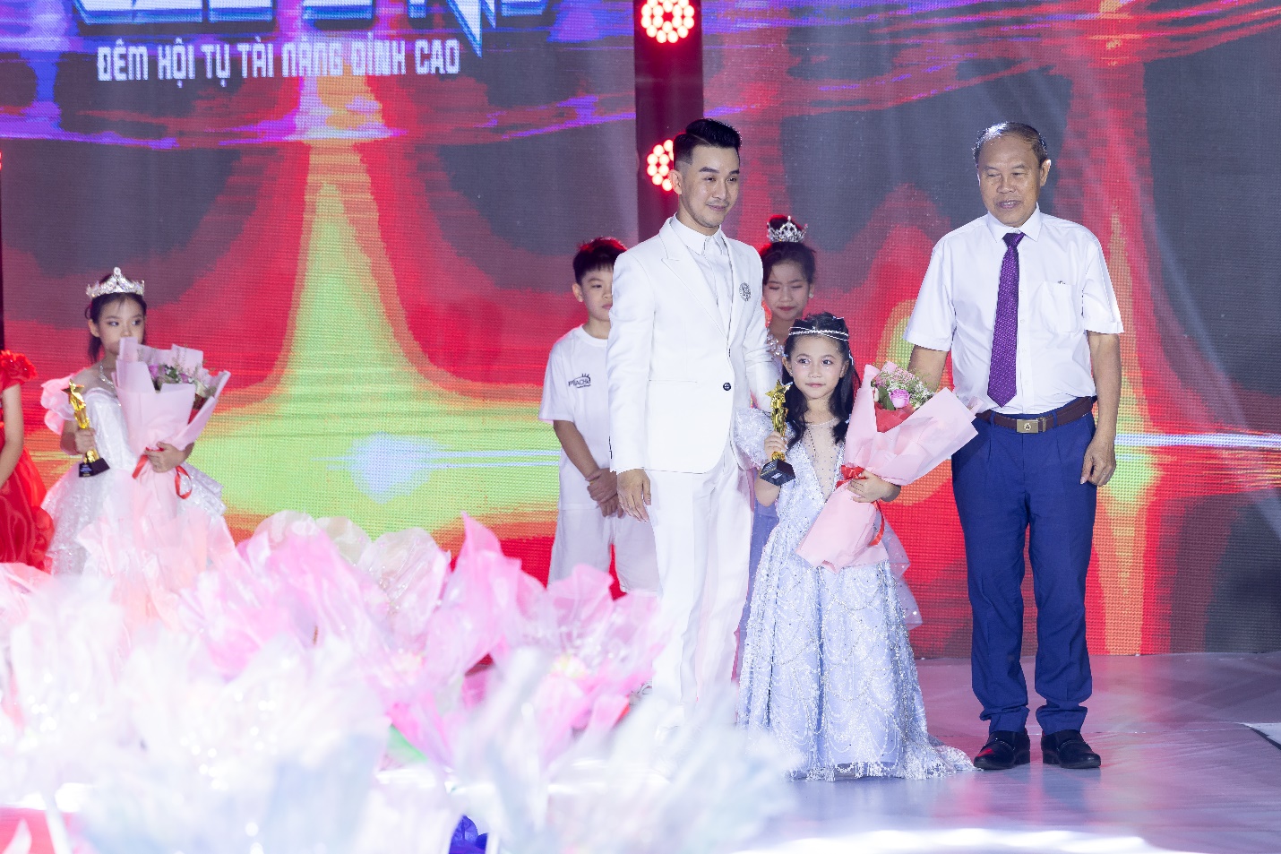 Mẫu nhí Mia Nguyễn Minh Anh trở thành Vedette đêm hội Fashion Show Ceo & Kid 2024 - 2