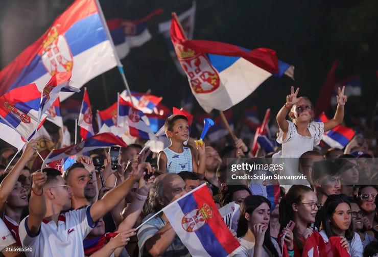 Djokovic được vinh danh đặc biệt ở Serbia, biển người nồng nhiệt chào đón - 3