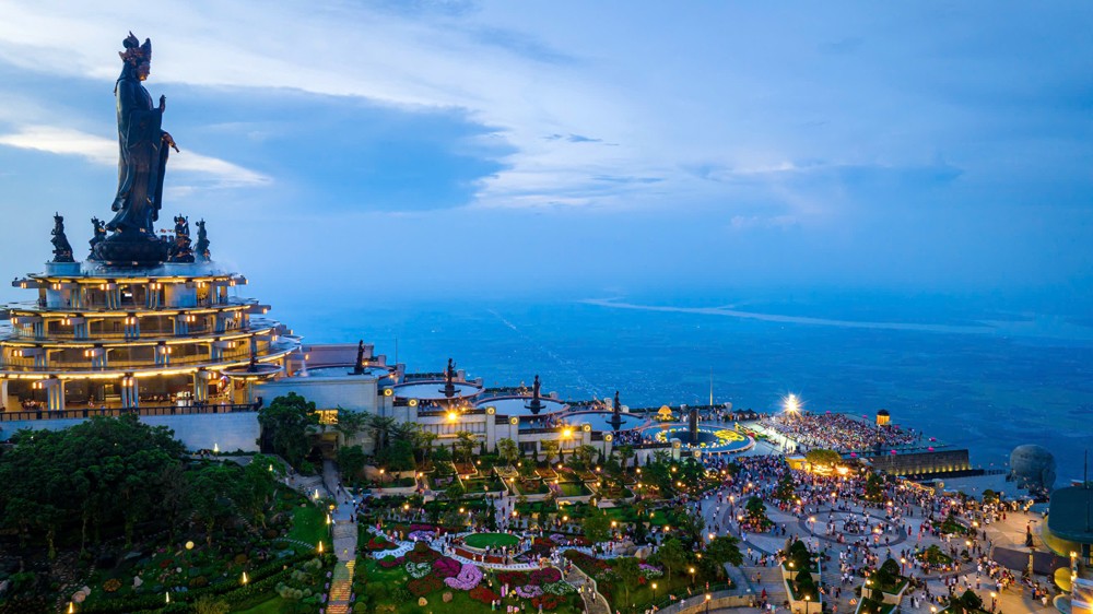 Du khách xúc động hoà vào nghi lễ thiêng liêng trong lễ Vu Lan tại núi Bà Đen - 2