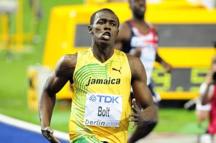VĐV 16 tuổi phá kỷ lục điền kinh tồn tại 22 năm của Usain Bolt - 1