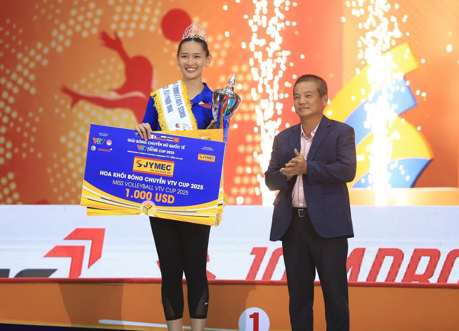 Hoa khôi bóng chuyền VTV Cup: Người đẹp cao 1m82 được vinh danh - 4