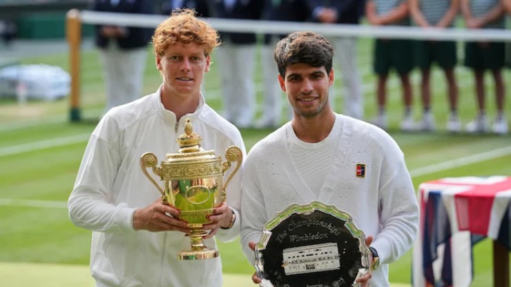 Sinner cho Alcaraz "hít khói", nhiều thay đổi lớn ở "thượng tầng" (Bảng xếp hạng tennis 14/7) - 1
