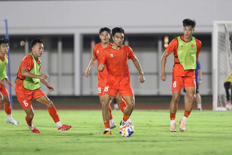 U23 Việt Nam “chạy đua” giữa Jakarta tắc nghẽn, quyết giữ ngôi vương - 6