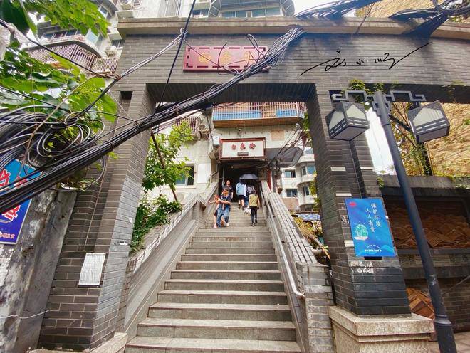 Chung cư 24 tầng “không thang máy” bỗng nổi tiếng, du khách ùn ùn check-in - 3