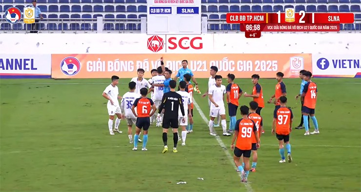 Con trai Quang Hải ghi bàn, giải U21 Quốc gia cực nóng với 21 thẻ vàng & 3 thẻ đỏ - 2