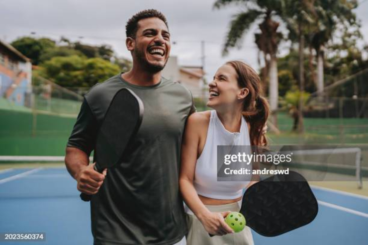 Đấng mày râu đánh cặp pickleball với người đẹp: "Bí kíp” để vợ không ghen - 1