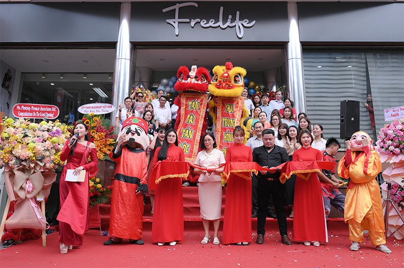 Tưng bừng khai trương Showroom Freelife,  Việt Á Châu vươn tầm thương hiệu Việt - 1