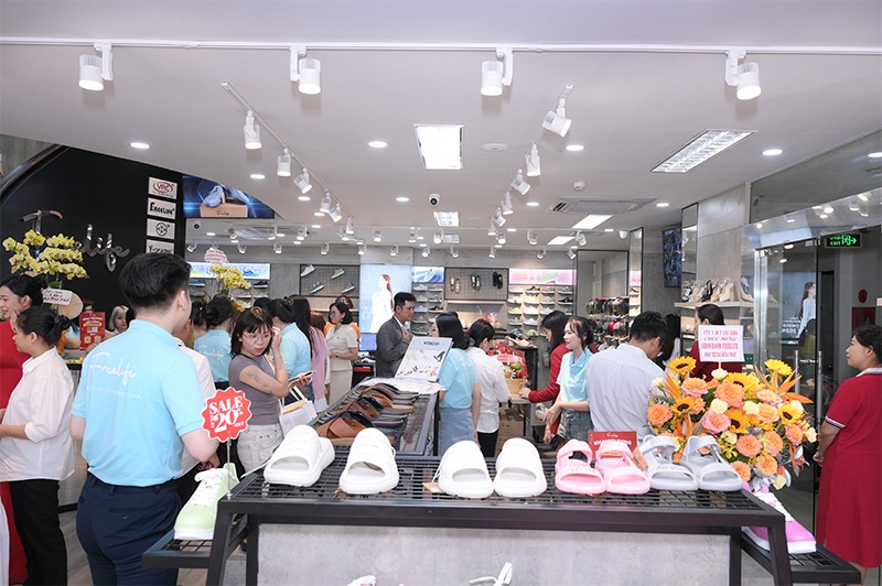 Tưng bừng khai trương Showroom Freelife,  Việt Á Châu vươn tầm thương hiệu Việt - 4