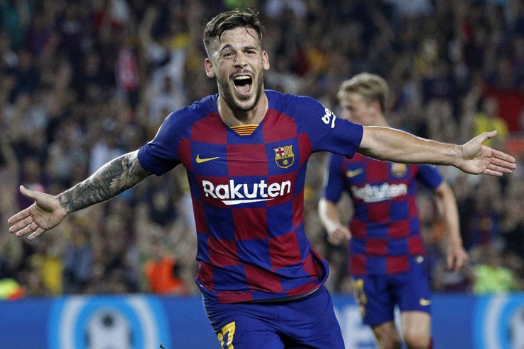 Sốc cựu sao Barcelona nhập viện vì bị chó cắn vào "chỗ hiểm" - 1