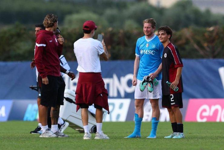 De Bruyne và tai nạn hy hữu ở Napoli: Cú sút đầu tiên, đồng đội chấn thương - 2