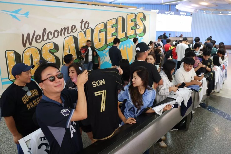 Son Heung Min tạo cơn sốt tại Mỹ, đãi ngộ so với Messi ra sao ở MLS? - 7