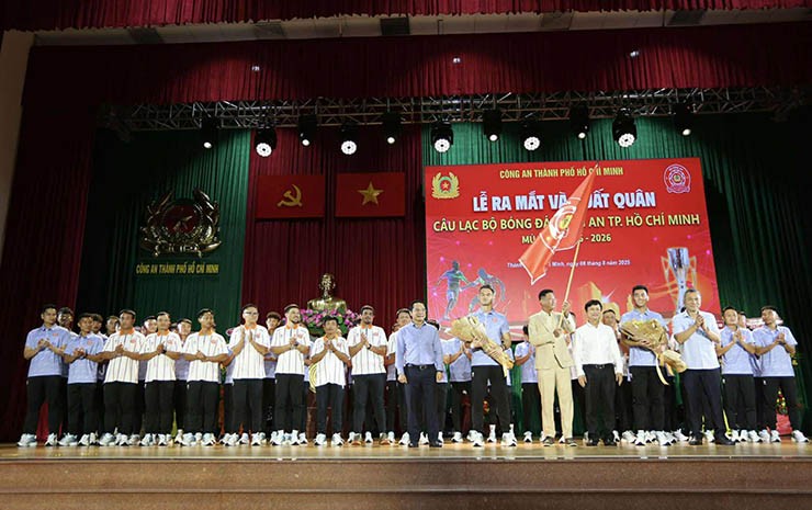 Ngoại binh triệu đô chính thức ra mắt, CLB Công an TP.HCM gây "sốt" V-League 2025/26 - 6