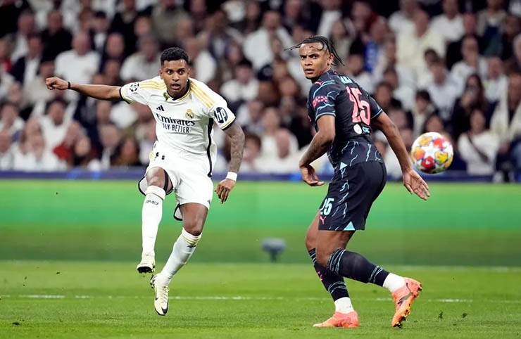 Nóng phòng thay đồ Real: Rodrygo thừa thắng xông lên, Alaba giúp Alonso thở phào - 2