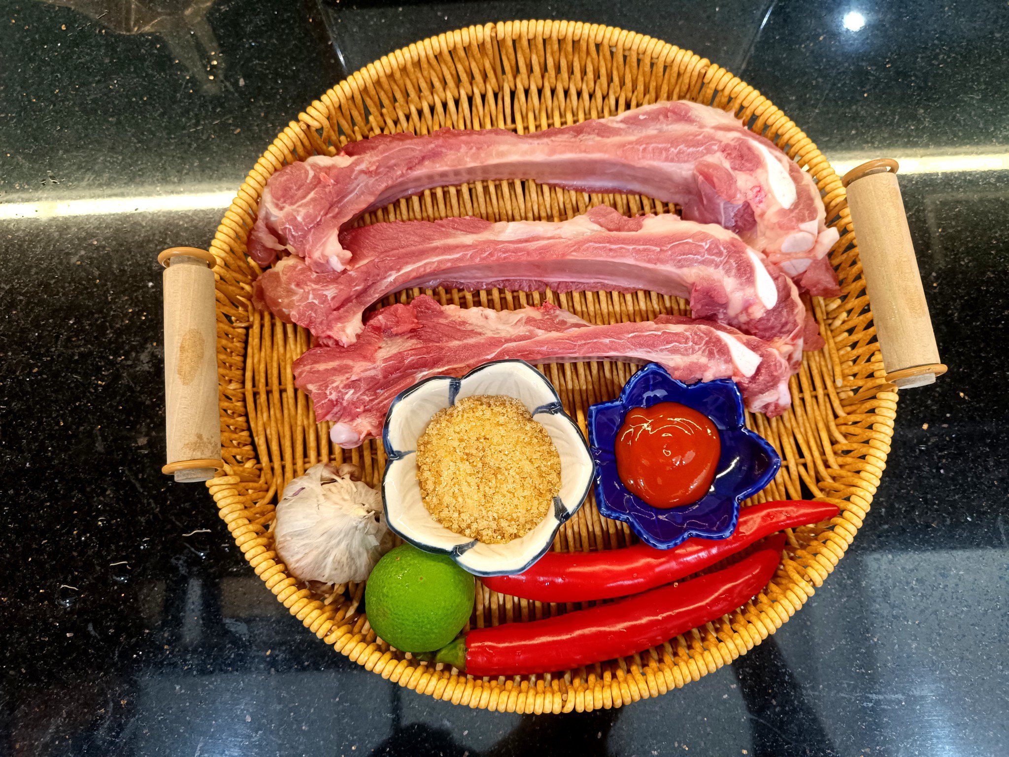 Cách làm sườn xào chua ngọt mềm mọng đẫm sốt, cực tốn cơm - 2