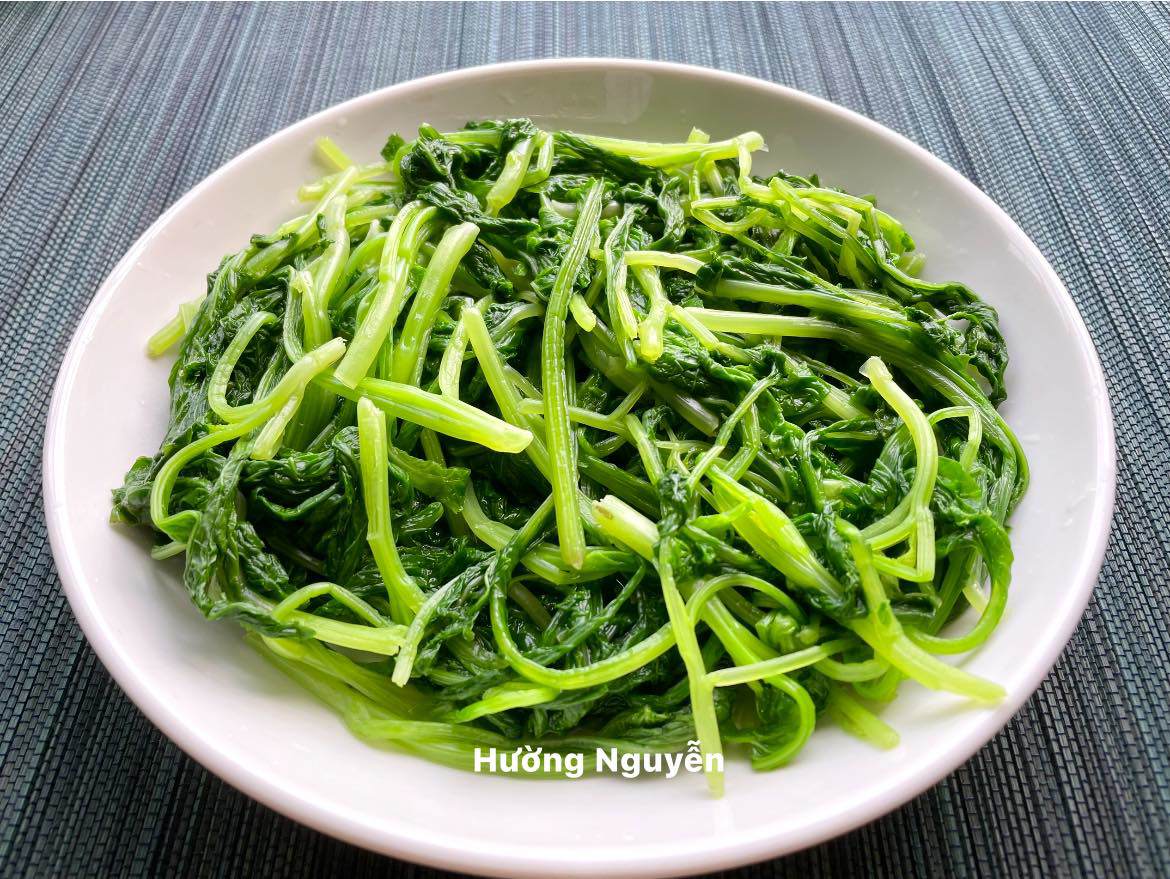 Rau cải luộc mãi cũng chán, thêm bước này ngon hơn nhiều lần - 2