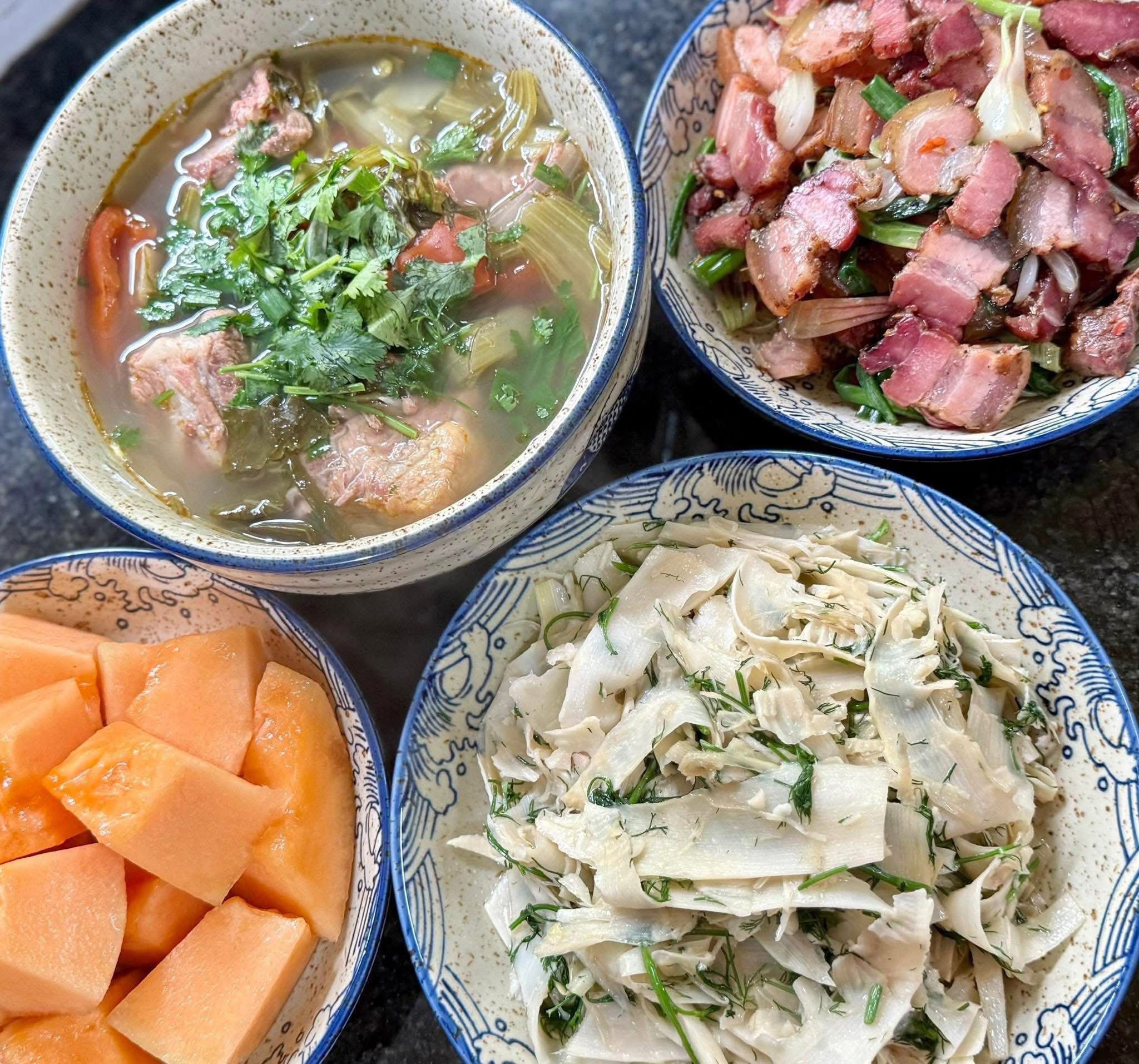 Những mâm cơm ngon tuyệt của mẹ đảm khiến ai nhìn thấy cũng muốn về nhà - 18