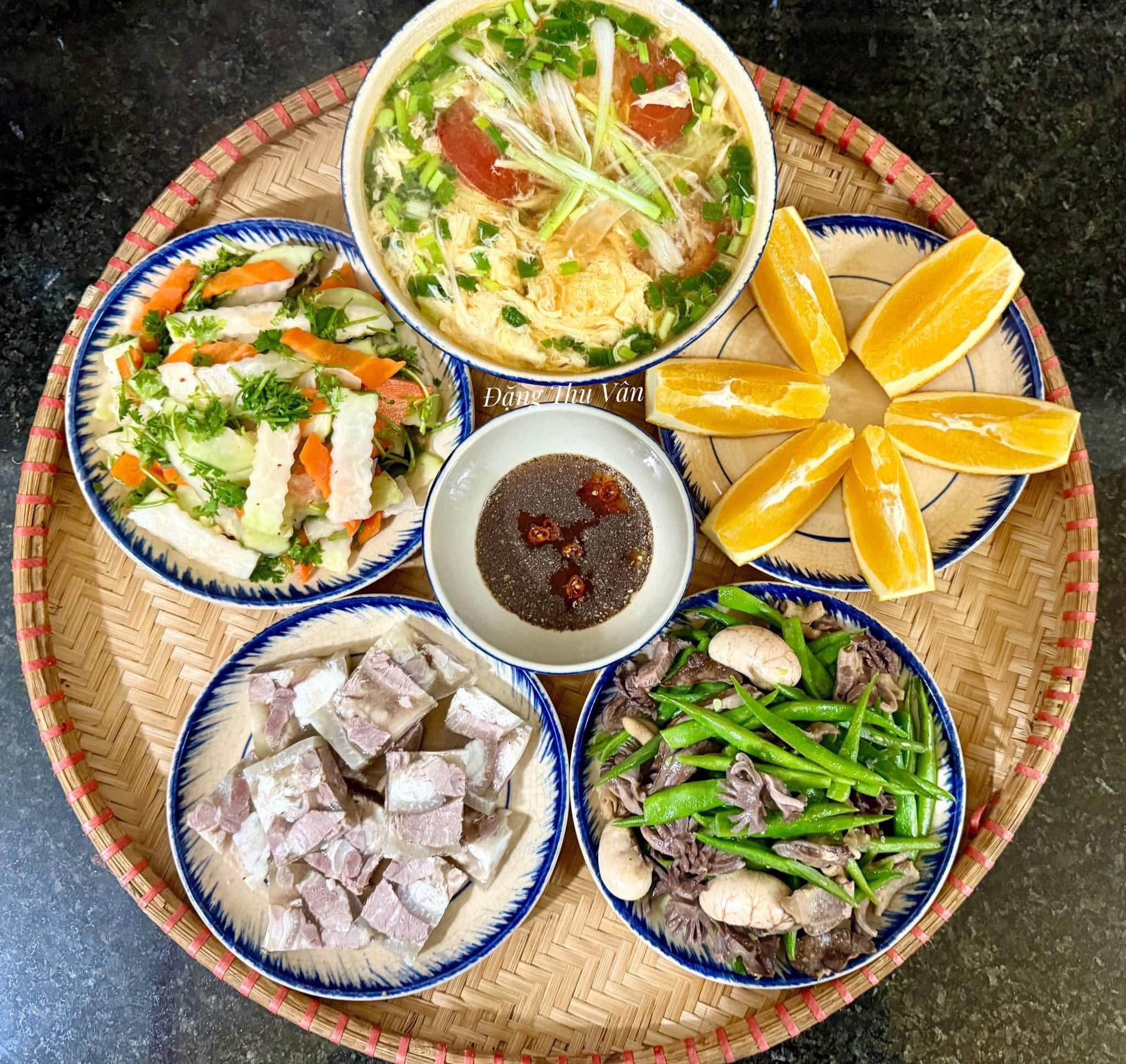 Những mâm cơm ngon tuyệt của mẹ đảm khiến ai nhìn thấy cũng muốn về nhà - 19
