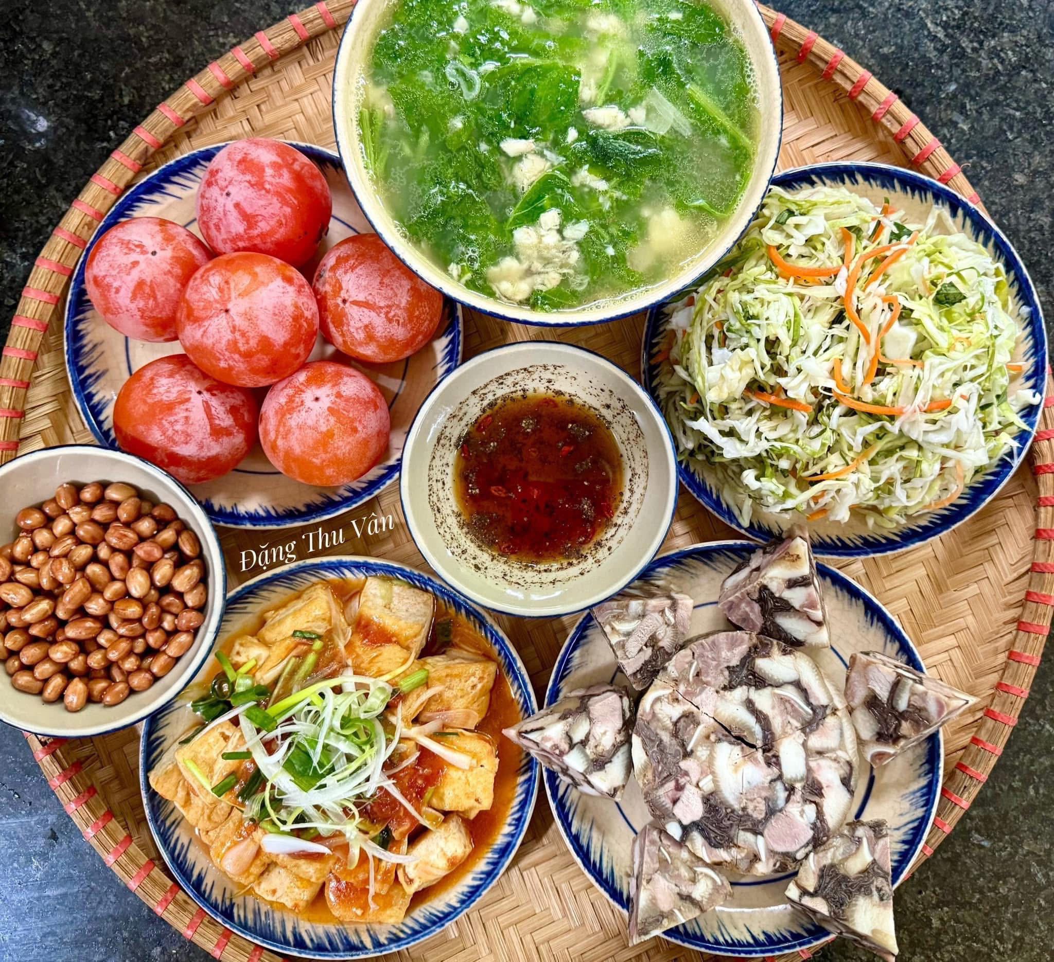Những mâm cơm ngon tuyệt của mẹ đảm khiến ai nhìn thấy cũng muốn về nhà - 6
