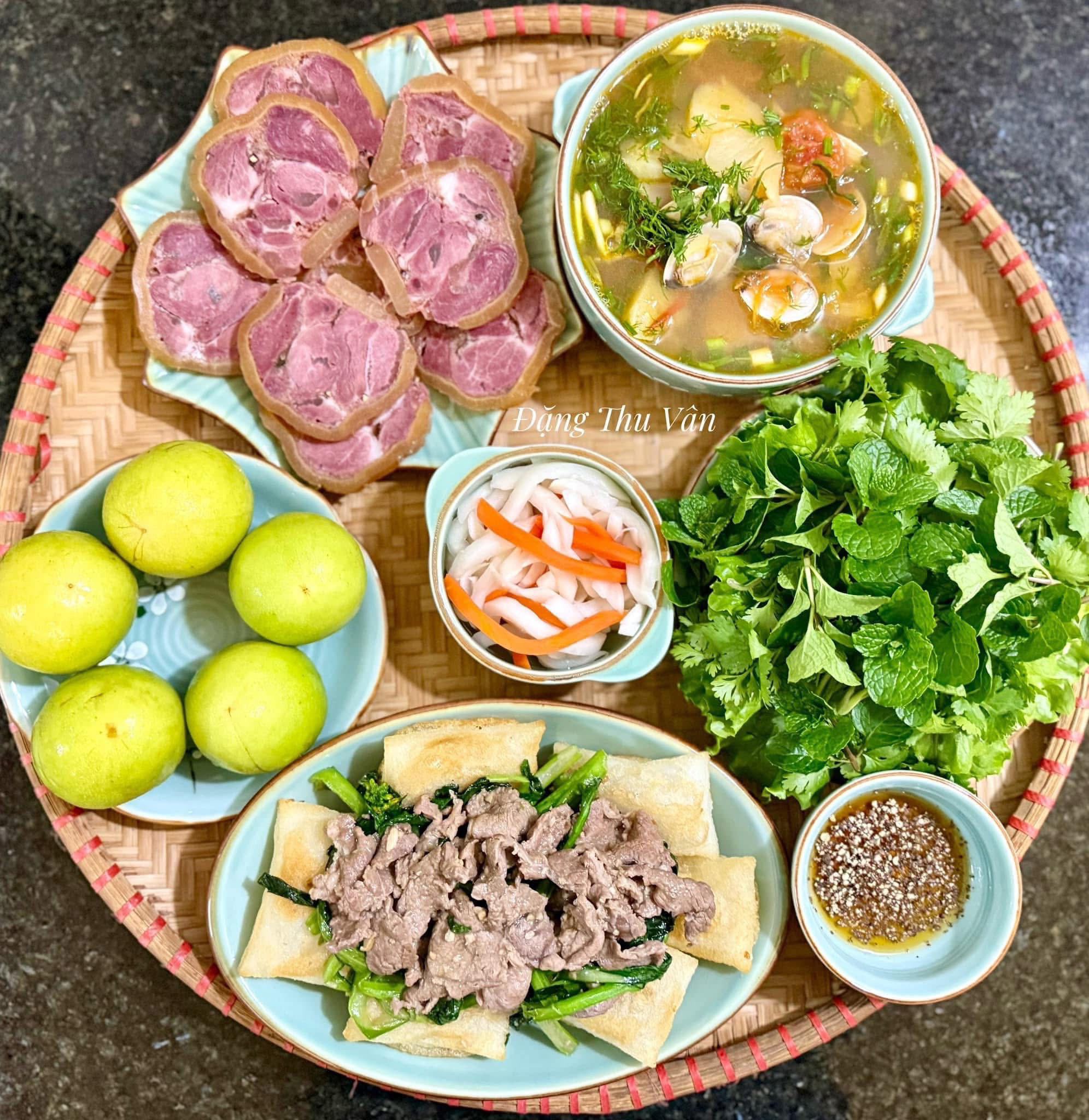 Những mâm cơm ngon tuyệt của mẹ đảm khiến ai nhìn thấy cũng muốn về nhà - 7
