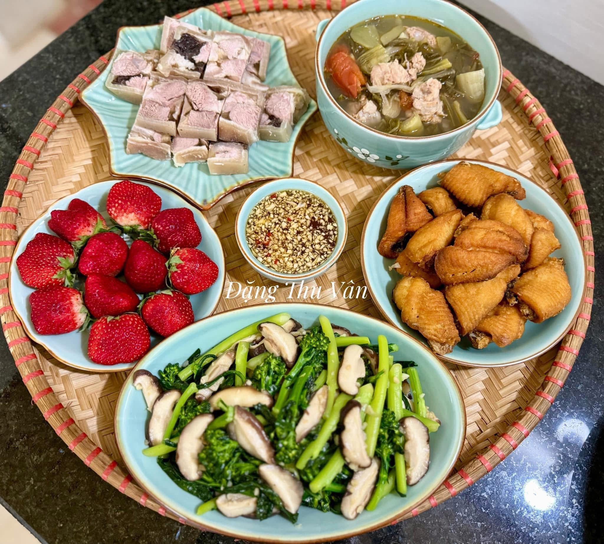 Những mâm cơm ngon tuyệt của mẹ đảm khiến ai nhìn thấy cũng muốn về nhà - 10