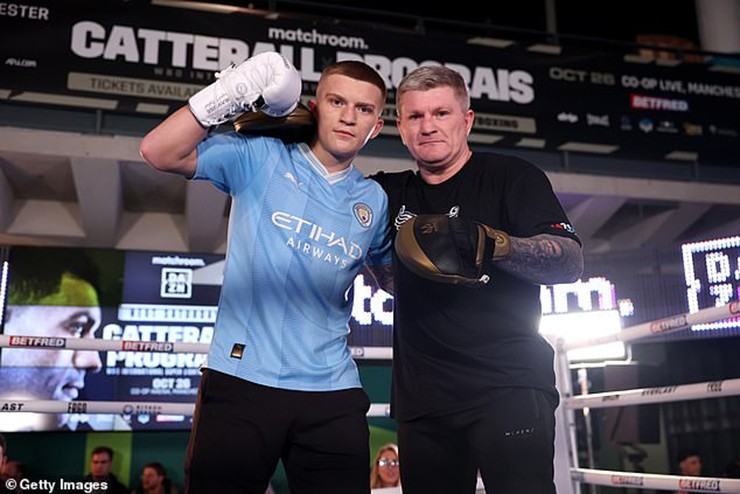 Huyền thoại boxing Ricky Hatton qua đời ở tuổi 46, làng thể thao & Man City tiếc thương - 3