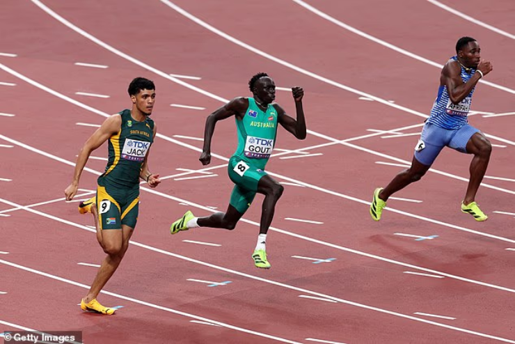 Usain Bolt há hốc mồm vì "ông cháu" 17 tuổi chạy nhanh hơn cả mình - 2