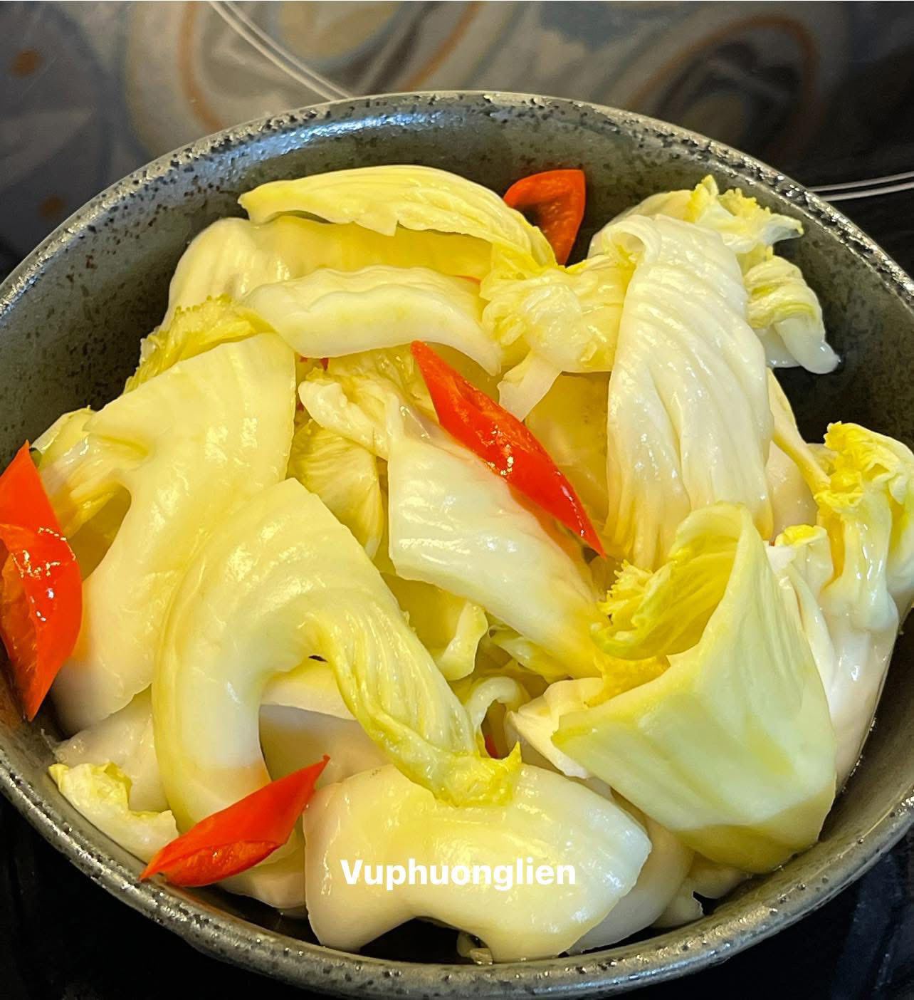 Mẹo muối dưa vàng ruộm, không nổi váng, người vụng mấy cũng làm được - 1