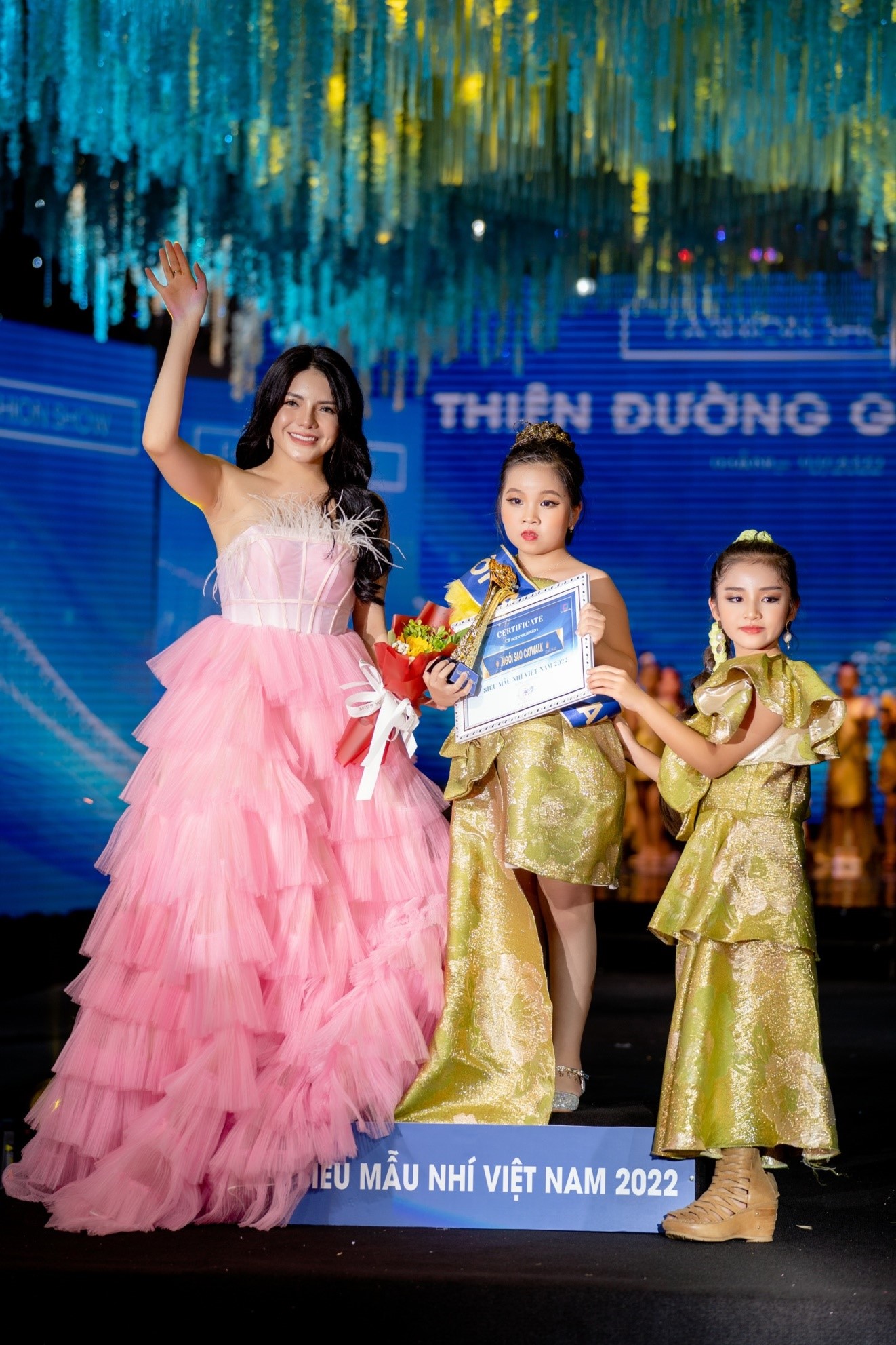 Model Kids Nguyễn Lê Thuỳ Linh xuất sắc đạt giải Ngôi sao catwalk tại show diễn Thiên đường giấc mơ 3 - 1