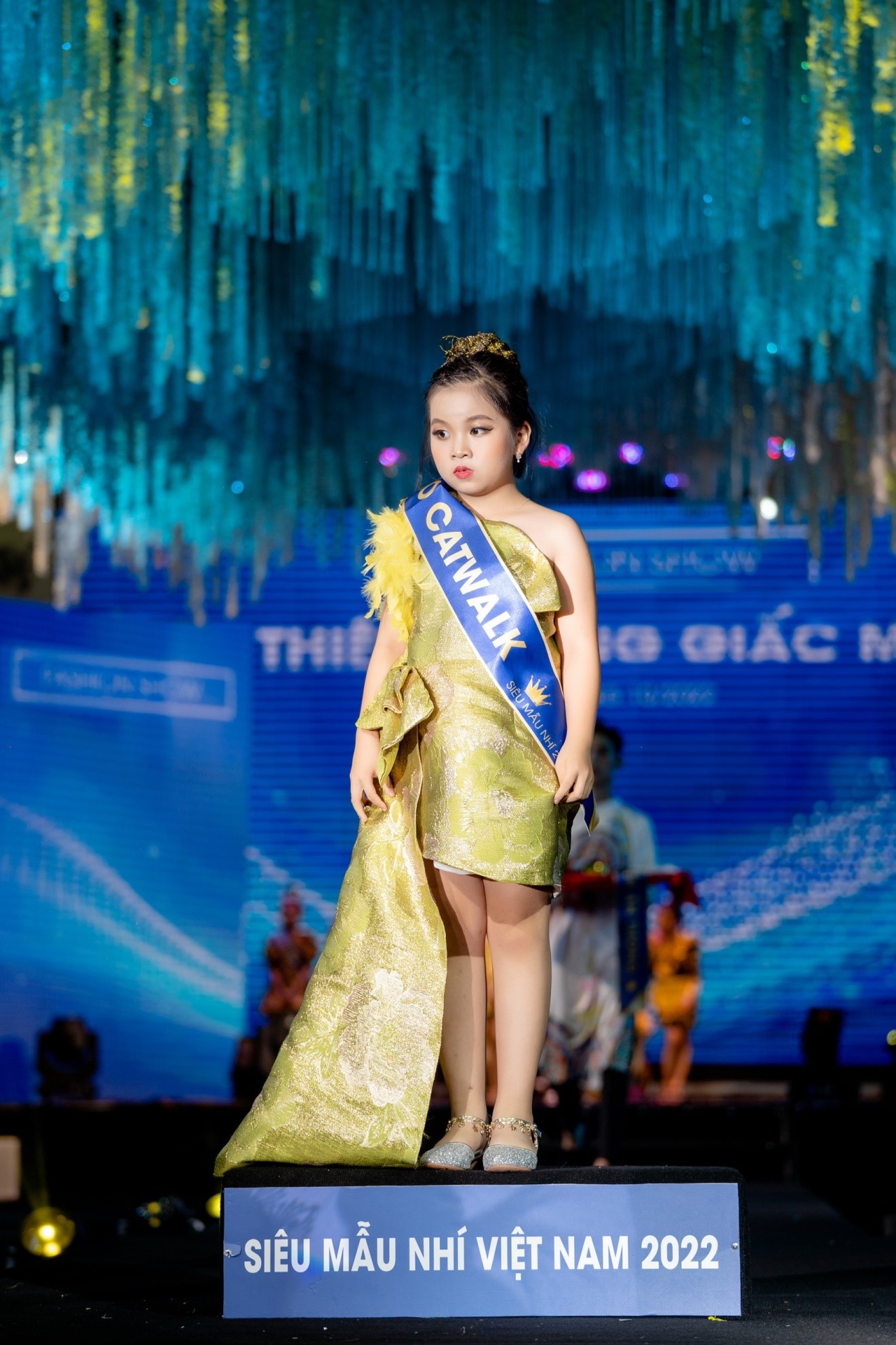 Model Kids Nguyễn Lê Thuỳ Linh xuất sắc đạt giải Ngôi sao catwalk tại show diễn Thiên đường giấc mơ 3 - 3