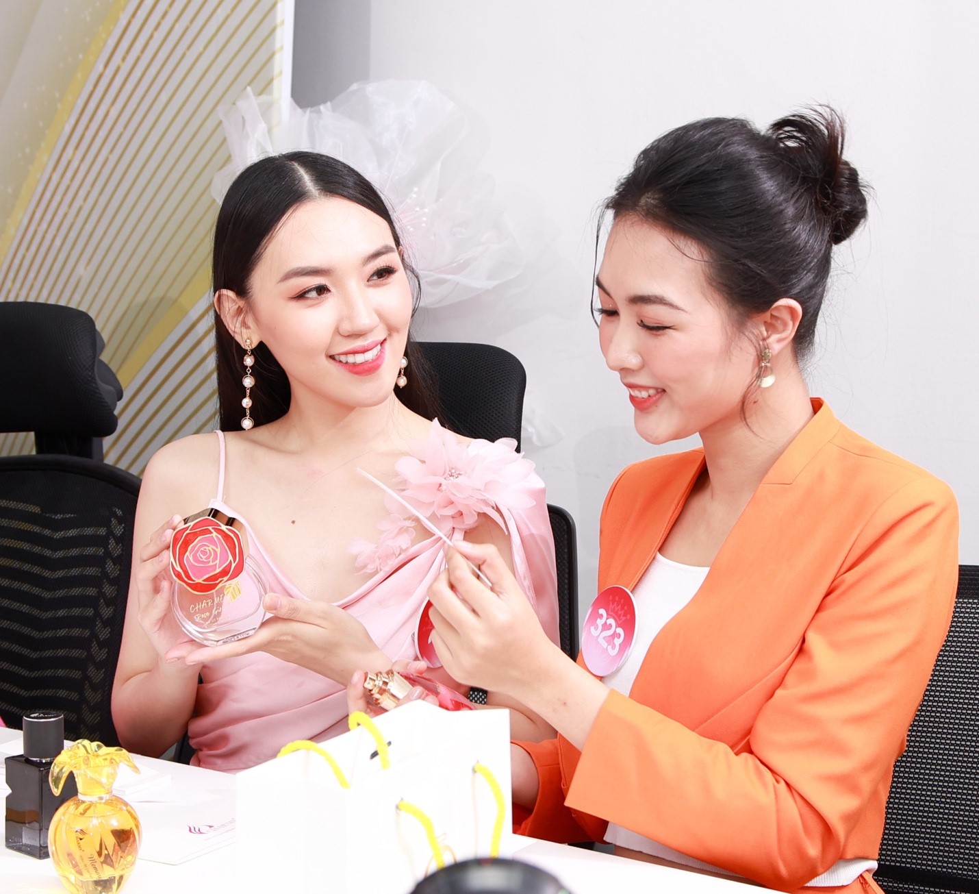 Top 35 HHVN 2022 khám phá mùi hương nước hoa cùng CEO Charme Perfume Nguyễn Thị Thu Hường - 7